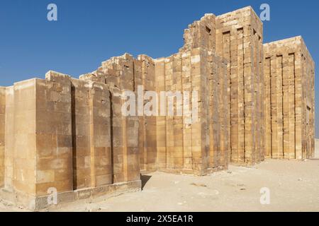 Section du complexe funéraire de Djéser, située dans la nécropole de Saqqara en haute-Égypte. Banque D'Images