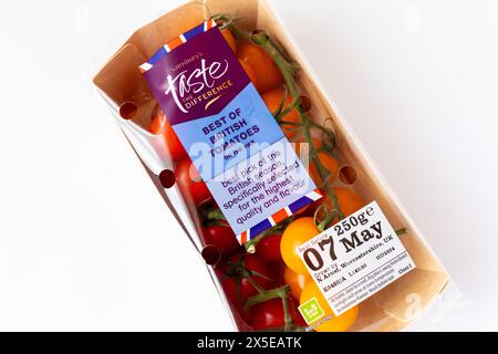 Pack de Sainsburys goûtez à la différence le meilleur des tomates de vigne britanniques Banque D'Images