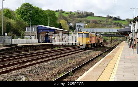 Colas Rail Matisa B41UE interrupteur et autosurveillance de croisement No DR 75407 fonctionnant comme 6J84 le triage 0900 Truro jusqu'à Canton Taff Vale voies de contournement passant par Totnes. Banque D'Images