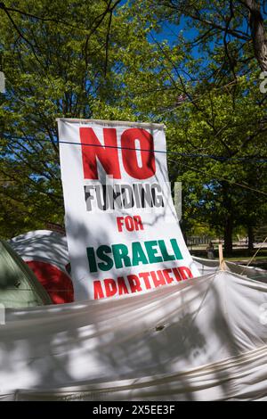 Aucun financement pour l'apartheid israélien signe au camp de soutien de Gaza à l'Université du Michigan, Ann Arbor Michigan Banque D'Images