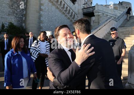 © Sylvain Rostaing/le Pictorium/MAXPPP - Marseille 09/05/2024 Sylvain Rostaing/le Pictorium - 09/05/2024 - France/Provence-Alpes-Cote d'Azur/Marseille - Benoit Payan le maire de Marseille avec Tony Estanguet lors des premiers relais de la flamme olympique à Marseille. Le 9 mai 2024. - Valeurs ACtuelles out, no jdd, jdd out, RUSSIA OUT, NO RUSSIA #norussia/09/05/2024 - France/Provence-Alpes-Cote d'Azur/Marseille - Benoit Payan, maire de Marseille, avec Tony Estanguet lors des premiers relais de la flamme olympique à Marseille. 9 mai 2024. Banque D'Images