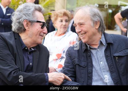 Madrid, Espagne. 09 mai 2024. Miguel Rios et Joan Manuel Serrat lors de la remise de la Médaille d’honneur de la SGAE à Duo Dinamico, au siège de la SGAE à Madrid, le 9 mai 2024, à Madrid, Espagne. Crédit : Sipa USA/Alamy Live News Banque D'Images