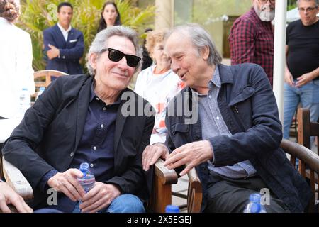 Miguel Rios et Joan Manuel Serrat lors de la remise de la Médaille d’honneur de la SGAE à Duo Dinamico, au siège de la SGAE à Madrid, le 9 mai 2024, à Madrid, Espagne. Banque D'Images