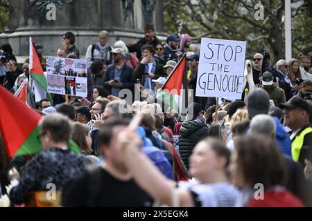 Manifestants lors de la manifestation Stop Israel entre Stortorget et Mölleplatsen à Malmö, Suède, jeudi 9 mai 2024. La manifestation Stop Israel devrait attirer plus de 20 000 participants et vise la participation d'Israël à la 68e édition du concours Eurovision de la chanson (ESC) dans l'arène de Malmö. Photo : Johan Nilsson/TT/Code 50090 crédit : TT News Agency/Alamy Live News Banque D'Images