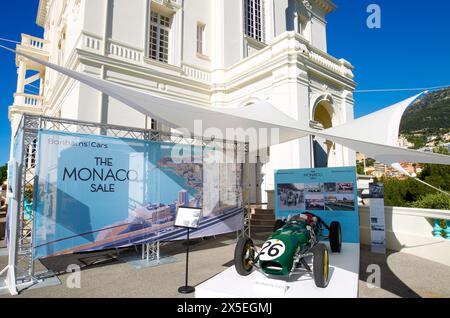 Roquebrune Cap Martin, France - 09 mai 2024 : Bonhams Cars - la vente DE MONACO 'les grandes marques a Monaco' à la Villa la Vigie lors du 14ème Grand Prix de Monaco historique. Mandoga Media Allemagne Banque D'Images