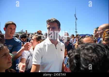 Marseille, France. 9 mai 2024. Tony Estanguet, président du comité d’organisation des Jeux Olympiques et Paralympiques de Paris 2024, est vu lors du relais de la flamme olympique de Paris 2024 à Marseille, France, le 9 mai 2024. Crédit : Julien Mattia/Xinhua/Alamy Live News Banque D'Images