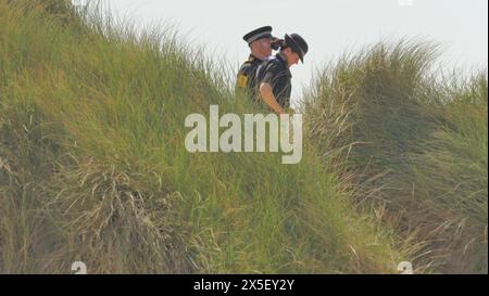 SAR le Prince William rend visite à Nansledan et à son projet de logement pour sans-abri qui sera créé sur un terrain donné par son duché de Cornouailles, visitant également des groupes de sauvetage RNLI et Beach Surf de Newquay et Holywell Bay à Fistral Beach Newquay à Cornwall, au Royaume-Uni. 09 mai 2024, Robert Taylor/ Alamy Live News. Banque D'Images