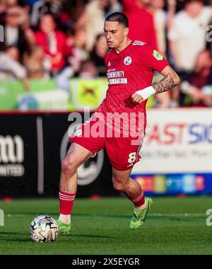 Klaidi Lolos de Crawley Town lors de la demi-finale de la Sky Bet League Two, match de première manche au Broadfield Stadium, Crawley. Date de la photo : mardi 7 mai 2024. Banque D'Images