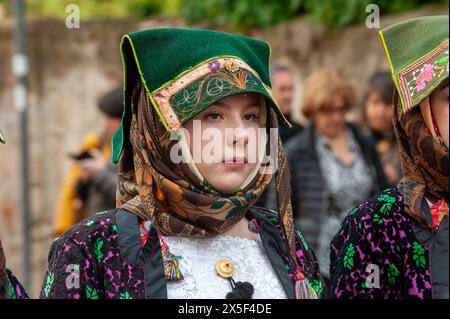 Défilé folklorique italien en Sardaigne Banque D'Images