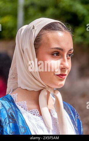 Défilé folklorique italien en Sardaigne Banque D'Images