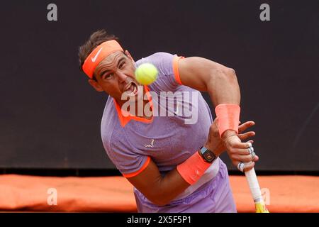 Rome, Latium, Italie. 9 mai 2024. RAFAEL NADAL (ESP) en action lors du match du premier tour contre Z. Bergs (bel) le quatrième jour de l'Internazionali BNL D'Italia 2024 au Foro Italico à Rome. (Crédit image : © Ciro de Luca/ZUMA Press Wire) USAGE ÉDITORIAL SEULEMENT! Non destiné à UN USAGE commercial ! Banque D'Images