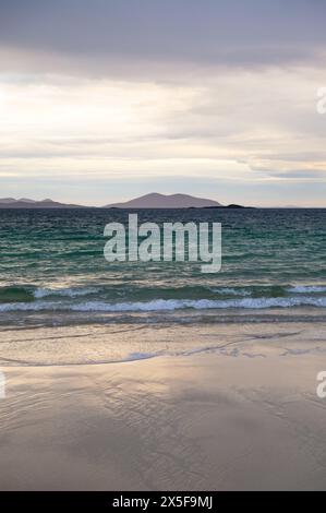 Coucher de soleil sur la plage de Huisinish (Hushinish) sur la côte ouest de l'île de Harris, Hébrides extérieures, Écosse Banque D'Images