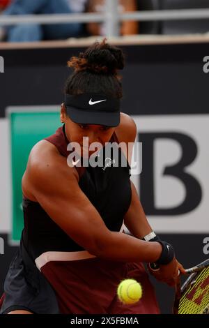 Naomi Osaka (JPN) joue lors du match de premier tour contre Marta Kostyuk (UKR) le quatrième jour de l'Internazionali BNL D'Italia 2024 au Foro Italico le 09 mai 2024 à Rome, Italie. Banque D'Images