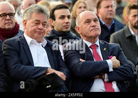 Vienne, Autriche. 8 mai 2024. Le Festival de la joie a lieu chaque année le 8 mai à la Heldenplatz de Vienne pour marquer l'anniversaire de la libération de l'Autriche du régime nazi. Photos (G) le vice-chancelier Werner Kogler (les Verts) et (R) le président du Conseil national Wolfgang Sobotka (ÖVP) Banque D'Images