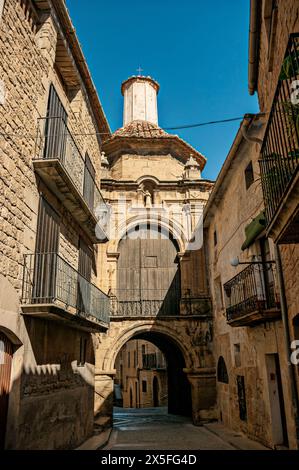 Porte d'entrée de la ville médiévale de Calaceite dans la région de Matarraña. Teruel Espagne. Banque D'Images