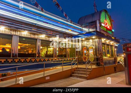 New York City, NY, États-Unis, vue extérieure, rétro American Diners à Brooklyn, nuit, Art déco, (Gravesend Neighborhood) Banque D'Images