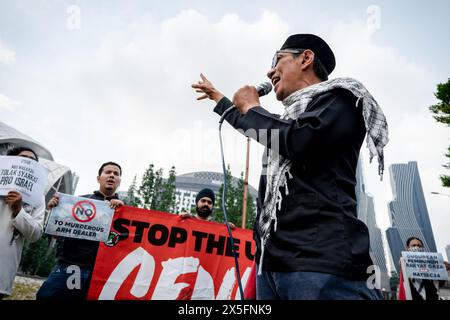 Wilayah Persekutuan, Malaisie. 07 mai 2024. Un manifestant de la coalition d’ONG Pro Palestine prend la parole lors d’un rassemblement pour protester contre la participation des fabricants d’armes sionistes à Defense services Asia (DSA2024), à Kuala Lumpur. Les fabricants d'armes sionistes participant au DSA-NATSEC ASIA 2024 sont Lockheed Martin (US), L3harris (US), Shield ai (US), Leupold (US), MBDA (UE), BAE System (Royaume-Uni), Leornardo (ITA), Colt (CZ) et Aimpoint (se). Crédit : SOPA images Limited/Alamy Live News Banque D'Images