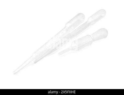 Trois pipettes de transfert propres isolées sur blanc Banque D'Images