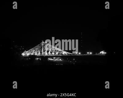 Le pont Loschwitz sur l'Elbe à Dresde est également connu sous le nom de Blue Wonder. C'est un point de repère historique Banque D'Images