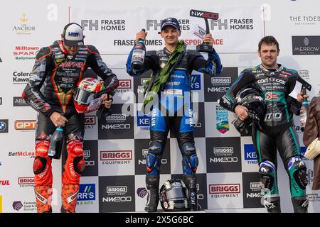 Portstewart, Royaume-Uni. 09 mai 2024. Richard Cooper (47) remporte la course Supersport au NorthWest200. Davey Todd (74) était deuxième et Michael Dunlop (6) troisième crédit : Bonzo/Alamy Live News Banque D'Images