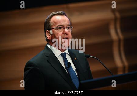 Washington, DC, États-Unis. 09 mai 2024. Boris Pistorius (SPD), ministre fédéral de la Défense, prend la parole lors d'un débat à l'Université John Hopkins. Pistorius rencontre ses homologues, diplomates et officiers lors de son voyage de politique militaire en Amérique du Nord. Crédit : Britta Pedersen/dpa/Alamy Live News Banque D'Images