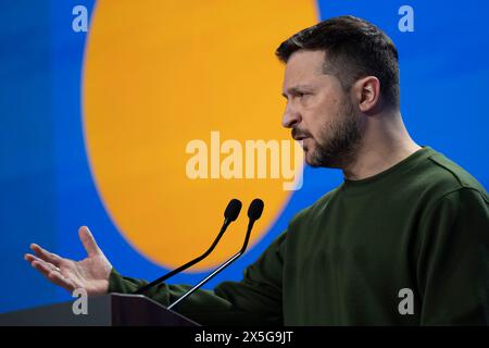 Kiev, Ukraine. 09 mai 2024. Le président ukrainien Volodymyr Zelenskyy prononce une allocution lors du deuxième Sommet international des villes et des régions à l’occasion de la Journée de l’Europe, le 9 mai 2024, à Kiev, en Ukraine. Crédit : Présidence ukrainienne/Bureau de presse présidentiel ukrainien/Alamy Live News Banque D'Images