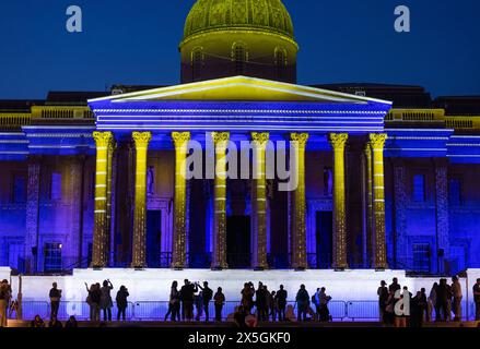 Trafalgar Square, Londres, Royaume-Uni. 9 mai 2024. La répétition des projections de façade de la National Gallery 200 a lieu. À partir de 21h les vendredi 10 et samedi 11 mai, la National Gallery illumine la façade du bâtiment sur Trafalgar Square avec un spectacle de projection spectaculaire pour marquer le début de son Bicentenaire. Le spectacle fait partie du week-end Big Birthday de la Gallery et le spectacle de lumière est un moyen totalement gratuit de célébrer le 200e anniversaire de la Gallery au cœur de Londres. Conçu par la National Gallery, produit par Nvisible Productions, et conçu en collaboration avec Visual Edge et Creativ Banque D'Images