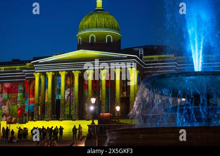 Trafalgar Square, Londres, Royaume-Uni. 9 mai 2024. La répétition des projections de façade de la National Gallery 200 a lieu. À partir de 21h les vendredi 10 et samedi 11 mai, la National Gallery illumine la façade du bâtiment sur Trafalgar Square avec un spectacle de projection spectaculaire pour marquer le début de son Bicentenaire. Le spectacle fait partie du week-end Big Birthday de la Gallery et le spectacle de lumière est un moyen totalement gratuit de célébrer le 200e anniversaire de la Gallery au cœur de Londres. Conçu par la National Gallery, produit par Nvisible Productions, et conçu en collaboration avec Visual Edge et Creativ Banque D'Images