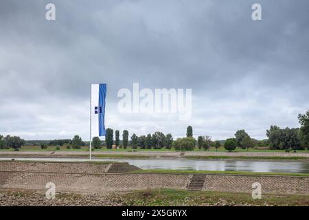 Photo des armoiries d'Osijek sur leur drapeau officiel. Osijek est la quatrième plus grande ville de Croatie, avec une population de 96 848 habitants en 2021. C'est Th Banque D'Images