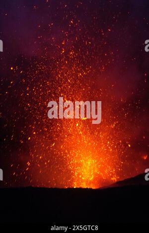 Volcan Yasur en éruption, île de Tanna, Vanuatu Banque D'Images