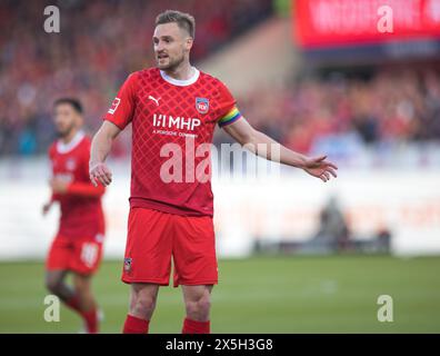 Match de football, capitaine Patrick MAINKA 1.FC Heidenheim mène hésitamment la voie, stade de football Voith-Arena, Heidenheim Banque D'Images