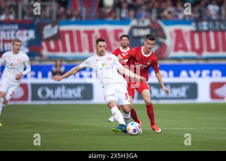 Match de football, Dominik KOHR 1. FSV Mainz 05 gauche passe dans la profondeur, Jan SCHOePPNER 1. Le FC Heidenheim essaie de l'arrêter, le football Voith-Arena Banque D'Images