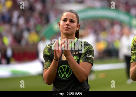 Cologne, Allemagne. 09 mai 2024. Cologne, Allemagne, 9 mai 2024 : Lena Oberdorf ( 5 Wolfsburg ) célèbre la victoire de la finale DFB Pokal entre le FC Bayern et le VfL Wolfsburg au RheinEnergieStadion de Cologne, ALLEMAGNE. (Julia Kneissl/SPP) crédit : SPP Sport Press photo. /Alamy Live News Banque D'Images