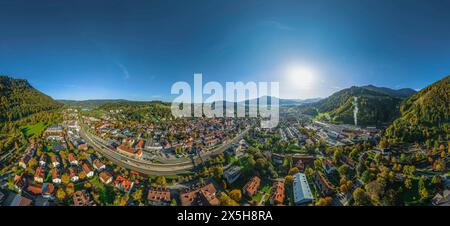 Herbstlicher Blick auf Immenstadt im Allgäu Immenstadt an der Iller im Naturpark Nagelfluhkette im Oberallg Immenstadt Bayern Deutschland *** automne Banque D'Images