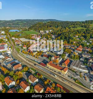 Herbstlicher Blick auf Immenstadt im Allgäu Immenstadt an der Iller im Naturpark Nagelfluhkette im Oberallg Immenstadt Bayern Deutschland *** automne Banque D'Images