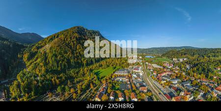 Herbstlicher Blick auf Immenstadt im Allgäu Immenstadt an der Iller im Naturpark Nagelfluhkette im Oberallg Immenstadt Bayern Deutschland *** automne Banque D'Images