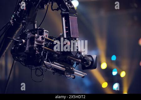 Caméra TV sur une grue lors d'un match de football ou d'un concert. Caméra de diffusion vidéo en direct gros plan Banque D'Images