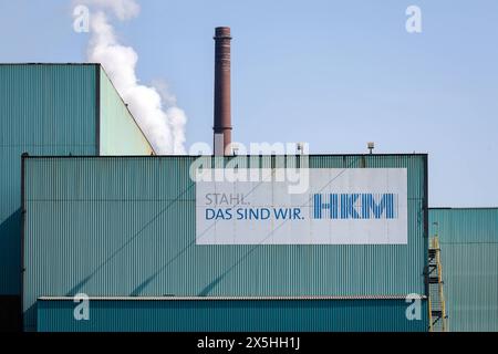 Duisburg, Ruhrgebiet, Nordrhein-Westfalen, Deutschland - HKM Huettenwerk Krupp Mannesmann in Duisburg- Huettenheim am Rhein. Aktuelle Beteiligung der Gesellschafter : 50 % thyssenkrupp Steel Europe AG, 30 % Salzgitter Mannesmann GmbH, 20 % Vallourec tubes S.A.S. Stahlhersteller ThyssenKrupp Steel sènera Produktionskapazitaeten à Duisburg deutlich reduzieren. Duisburg Nordrhein-Westfalen Deutschland *** Duisburg, Ruhr area, Rhénanie du Nord-Westphalie, Allemagne HKM Huettenwerk Krupp Mannesmann in Duisburg Huettenheim am Rhein participation actuelle des actionnaires 50 thyssenkrupp Steel Europe AG, 3 Banque D'Images