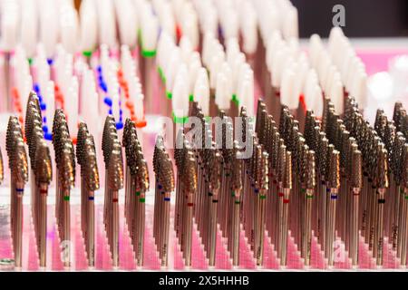 Ensemble de meules pour manucure des ongles et traitement de cuticules. Banque D'Images