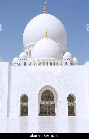 Abu Dhabi, Émirats arabes Unis - 7 septembre 2023 : détail de la Grande Mosquée Sheikh Zayed Banque D'Images