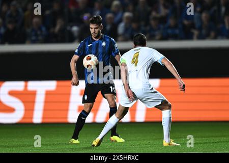 Berat Ridvan Djimsiti (Atalanta)Samuel Gigot (OM Marseille) lors du match de l'UEFA Europa League opposant l'Atalanta 3-0 Olympique Marseille au Gewiss Stadium le 09 mai 2024 à Bergame, Italie . Crédit : Maurizio Borsari/AFLO/Alamy Live News Banque D'Images