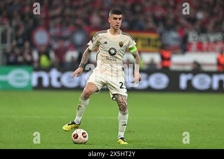 Gianluca Mancini (Roma) lors du match de l'UEFA Europa League opposant Bayer Leverkusen 2-2 Roma au stade BayArena le 09 mai 2024 à Leverkusen, Allemagne . Crédit : Maurizio Borsari/AFLO/Alamy Live News Banque D'Images