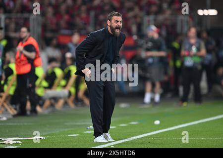 Daniele de Rossi Coach (Roma) lors du match de l'UEFA Europa League opposant Bayer Leverkusen 2-2 Roma au stade BayArena le 09 mai 2024 à Leverkusen, Allemagne . Crédit : Maurizio Borsari/AFLO/Alamy Live News Banque D'Images