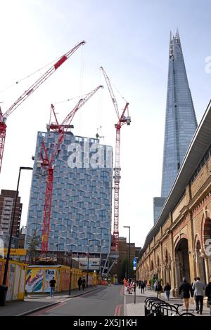 Chapitre vivant bâtiment London Bridge en construction par Shard vue de St Thomas Street, Crucifix Lane à Bermondsey Londres Royaume-Uni 2024 KATHY DEWITT Banque D'Images