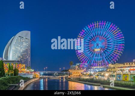 Japon, Yokohama. Crépuscule Minato Mirai Banque D'Images