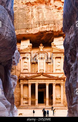 Jordan, Petra. Site classé au patrimoine mondial de l'UNESCO, capitale du Royaume nabatéen fondé au IIIe siècle av. J.-C. Le Trésor. Al Khazneh. Banque D'Images