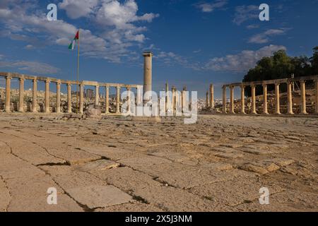 Jordan, Amman. Place ovale, ruines romaines avec temple, forum et amphithéâtre. Banque D'Images