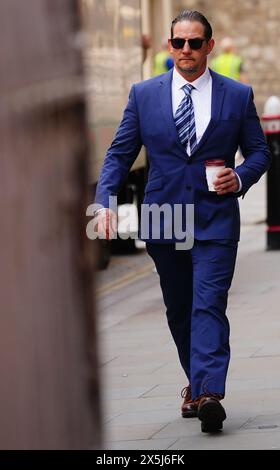 Le policier de la Metropolitan police Perry Lathwood arrive à la City of London Magistrates' court, où il est accusé de voies de fait par coups en relation avec des blessures causées au bras d'une femme lors d'une arrestation pour évasion fiscale injustifiée le 21 juillet 2023 à Croydon. PC Lathwood est attaché au commandement de la police routière du met. Date de la photo : vendredi 10 mai 2024. Banque D'Images