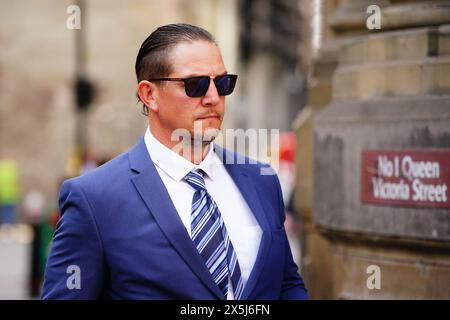 Le policier de la Metropolitan police Perry Lathwood arrive à la City of London Magistrates' court, où il est accusé de voies de fait par coups en relation avec des blessures causées au bras d'une femme lors d'une arrestation pour évasion fiscale injustifiée le 21 juillet 2023 à Croydon. PC Lathwood est attaché au commandement de la police routière du met. Date de la photo : vendredi 10 mai 2024. Banque D'Images