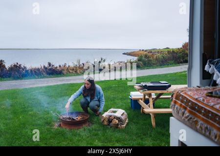 Cozy Nova Scotia Camping cuisine au bord de l'eau Banque D'Images